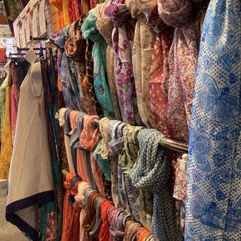 Ocean Queen - Heavenly soft silk scarves in a hundred colored prints - Jewelry Near Me - Honolulu, Hawaii Ocean Queen - Heavenly soft silk scarves in a hundred colored prints - Jewelry Near Me - Honolulu, Hawaii
