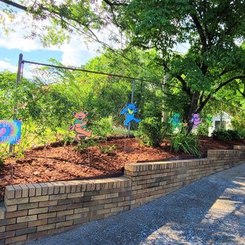 Green Grounds Solutions - Mulch Garden Bed - Lawn Services Near Me - Chattanooga, Tennessee Green Grounds Solutions - Mulch Garden Bed - Lawn Services Near Me - Chattanooga, Tennessee