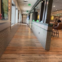 Bennigan's - Hallway to the bathroom