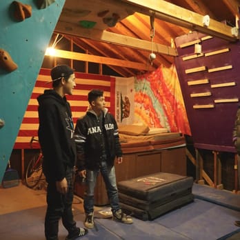Hostel California - training out in the little shed - Hostels Near Me - Bishop, California