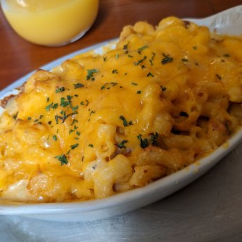 The Boardroom - a plate of macaroni and cheese - Salad Near Me - Ferndale, California