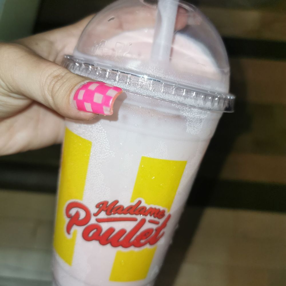 Madame Poulet - a hand holding a pink drink - Fast Food Near Me - Laval, Quebec