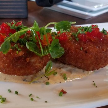 Three V - Crab cakes - New American Near Me - Plymouth, Massachusetts