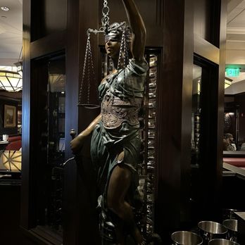 The Capital Grille - Decor - Steakhouses Near Me - Denver, Colorado The Capital Grille - Decor - Steakhouses Near Me - Denver, Colorado