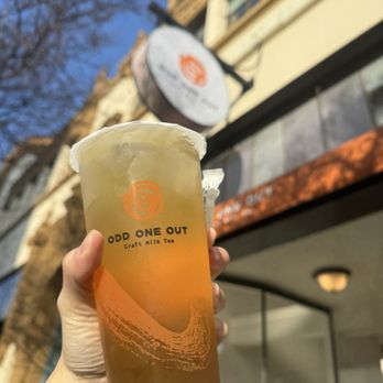 Odd One Out Tea Pasadena - Oolong tea with tea jelly - Bubble Tea Near Me - Pasadena, California