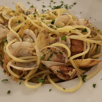 Da Francesco - Spaghetti with fresh clams - Italian Near Me - Rome, RM Da Francesco - Spaghetti with fresh clams - Italian Near Me - Rome, RM