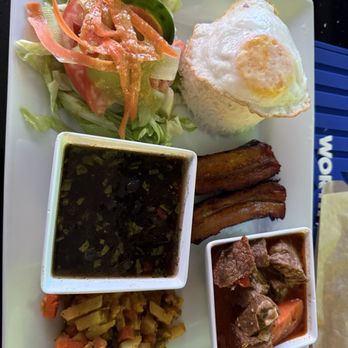 Pura Vida Grill - Casado con carne en salsa - Latin American Near Me - Winter Park, Florida