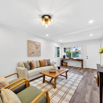 Nicole Kelsea Interiors - Living room - Home Staging Near Me Nicole Kelsea Interiors - Living room - Home Staging Near Me