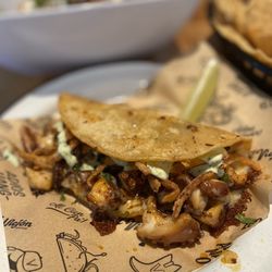 El Viejón Seafood - Octopus Taco