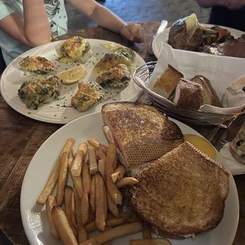 Nick's Seafood Restaurant - Oysters Rockefeller, garlic bread, crab sandwich - Seafood Near Me - Pacifica, California Nick's Seafood Restaurant - Oysters Rockefeller, garlic bread, crab sandwich - Seafood Near Me - Pacifica, California