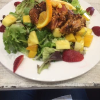 Pita Jungle - This ahi tuna salad is loaded with fruit & very tasty! - Mediterranean Near Me - Tempe, Arizona
