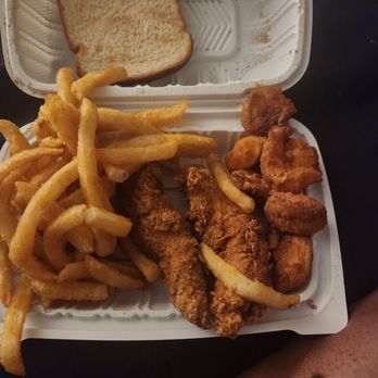 Sharkys Chicken & Fish - Soggy, greasy tasting food - Chicken Wings Near Me - Fairfield, California Sharkys Chicken & Fish - Soggy, greasy tasting food - Chicken Wings Near Me - Fairfield, California