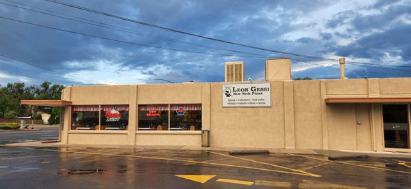 Leon Gessi New York Pizza by null