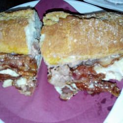 Yolimar - Mi favorito,  bocadillo 20. Pechuga, paté,  bacon y queso.