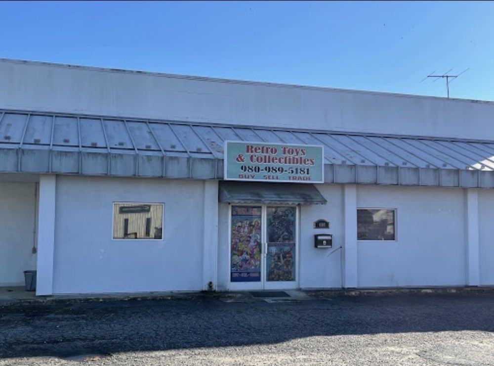 RETRO TOYS AND COLLECTIBLES Updated September 2024 400 E Main St