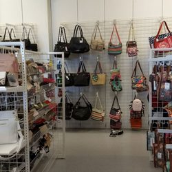 Bealls Outlet - Ladies shoulder bags and handbags.