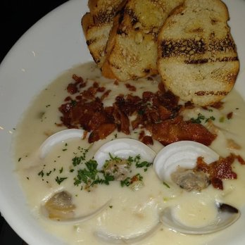 Limericks Tavern - Clam chowder with bacon yumm - New American Near Me - Alhambra, California