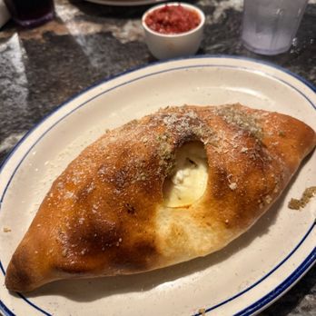 Giovannis Pizzeria & Kitchen - Primo Calzone - Pizza Near Me - Orlando, Florida
