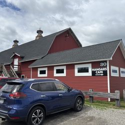 Hangars Cafe - Approach to Cafe