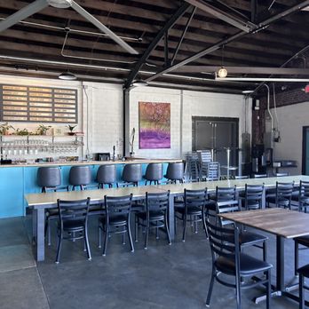 Diatribe Brewing - the interior of a restaurant - Brewpubs Near Me - Asheville, North Carolina Diatribe Brewing - the interior of a restaurant - Brewpubs Near Me - Asheville, North Carolina