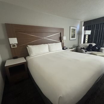 DoubleTree by Hilton Hotel Milwaukee Downtown - Bed - Hotels Near Me - Milwaukee, Wisconsin DoubleTree by Hilton Hotel Milwaukee Downtown - Bed - Hotels Near Me - Milwaukee, Wisconsin