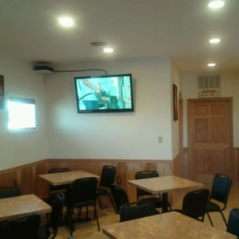 Zahz Pizza - Dining area - Pizza Near Me - Cheektowaga, New York