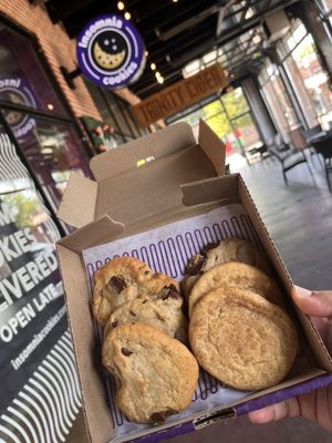 Insomnia Cookies by null