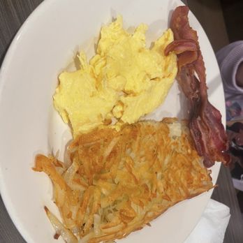 Cheliz - Kids scrambled eggs with hash-brown and bacon. Was delicious. - Diners Near Me - Redlands, California