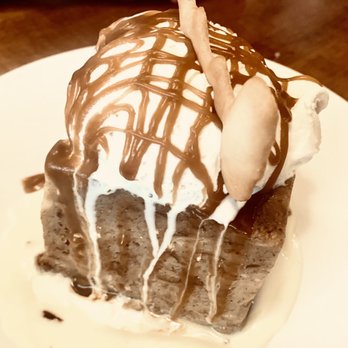 Winewood - Cinnamon roll bread pudding - New American Near Me - Grapevine, Texas Winewood - Cinnamon roll bread pudding - New American Near Me - Grapevine, Texas