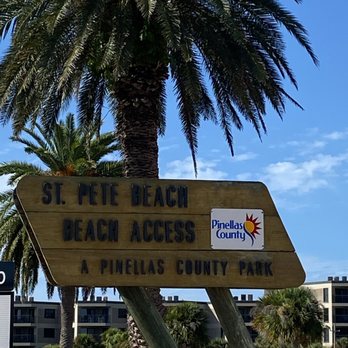 St Pete Beach - Easy parking - Beaches Near Me - St Pete Beach, Florida