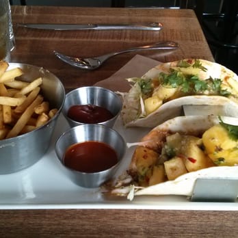 Earls Kitchen + Bar - Fish tacos - Canadian (New) Near Me - Woodbridge, Ontario