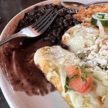 Flame Cantina - Enchiladas verdes...yes that dry hint of green coating on the tortilla is your 'salsa verde'. This could easily be better. - Mexican Near Me - Ankeny, Iowa Flame Cantina - Enchiladas verdes...yes that dry hint of green coating on the tortilla is your 'salsa verde'. This could easily be better. - Mexican Near Me - Ankeny, Iowa