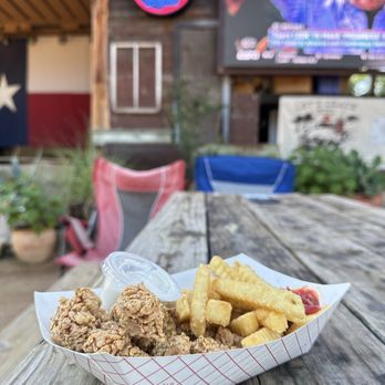 Armadillo Den - Biggies Yardbird Nuggies basket - Bars Near Me - Austin, Texas Armadillo Den - Biggies Yardbird Nuggies basket - Bars Near Me - Austin, Texas