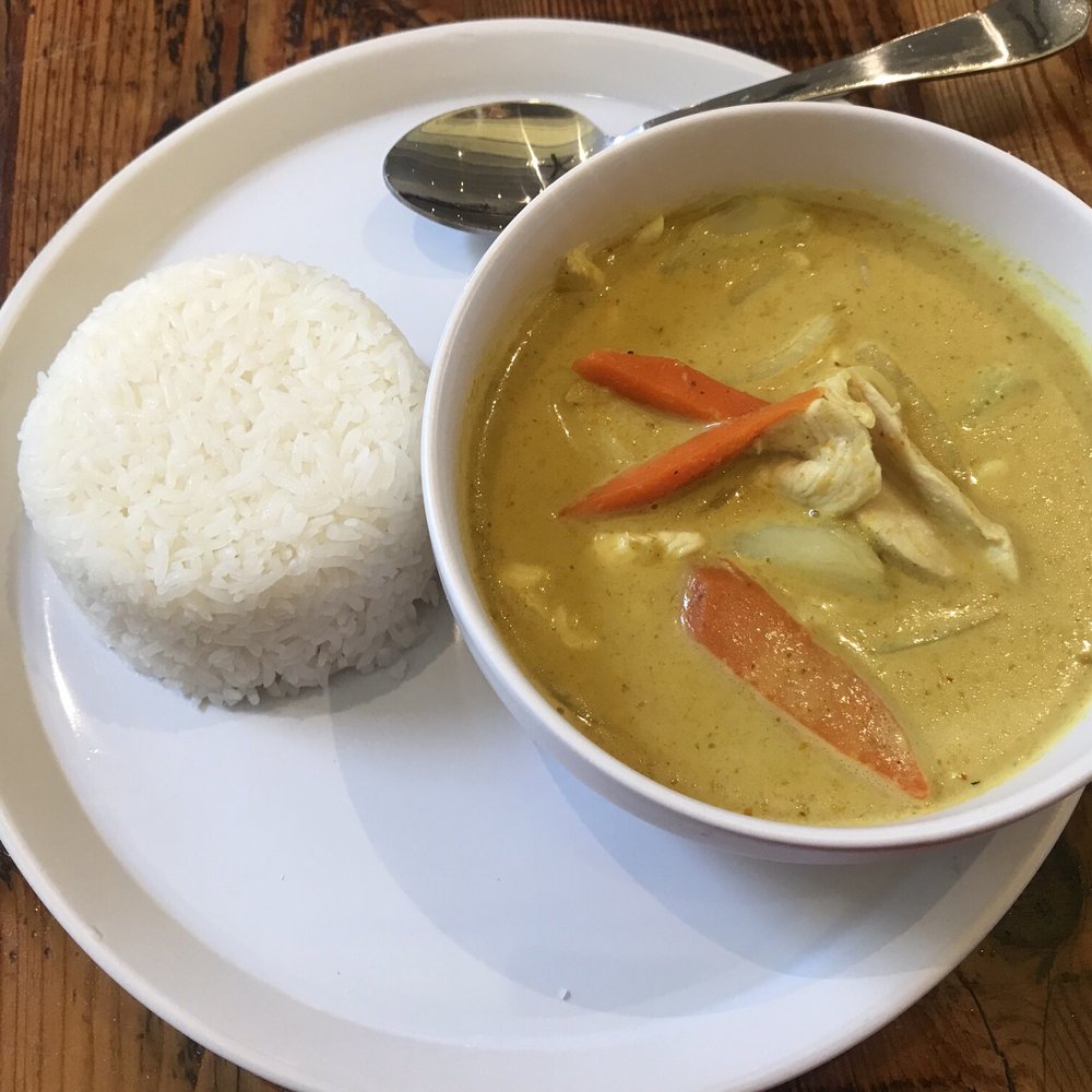 Yimm - Yellow chicken curry rice plate - great spices! - Thai Near Me - Oakland, California Yimm - Yellow chicken curry rice plate - great spices! - Thai Near Me - Oakland, California