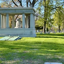 Calvary Catholic Cemetery