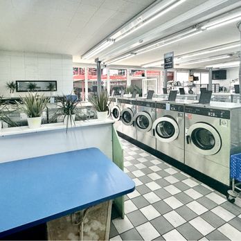 Sunshine Laundry - Light, bright, clean, friendly and reasonably priced! Come do your laundry with us and bring a little Sunshine to Laundry Day! - Dry Cleaning Near Me - Sausalito, California