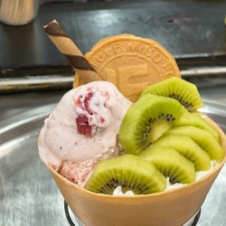 Kiwi Ice Cream Sundae