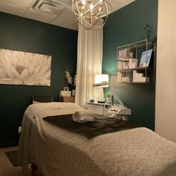 Reno Skin Lab - Waxing and facial day, treat yourself!