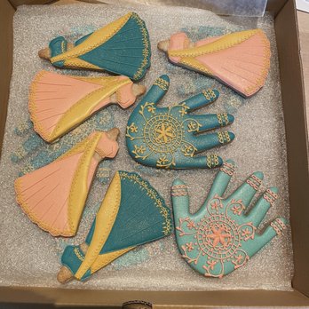 Short Street Sweets - Saree and mehendi cookies - Cupcakes Near Me