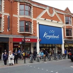 Kingsland Shopping Centre - Entrance of the centre