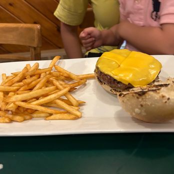 Harrigan's Family Restaurant - Kids Burger - American Near Me - Montville, New Jersey
