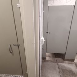 Exxon - 3 stalls women's bathroom at Exxon Nephi UT Tuesday September 27, 2022