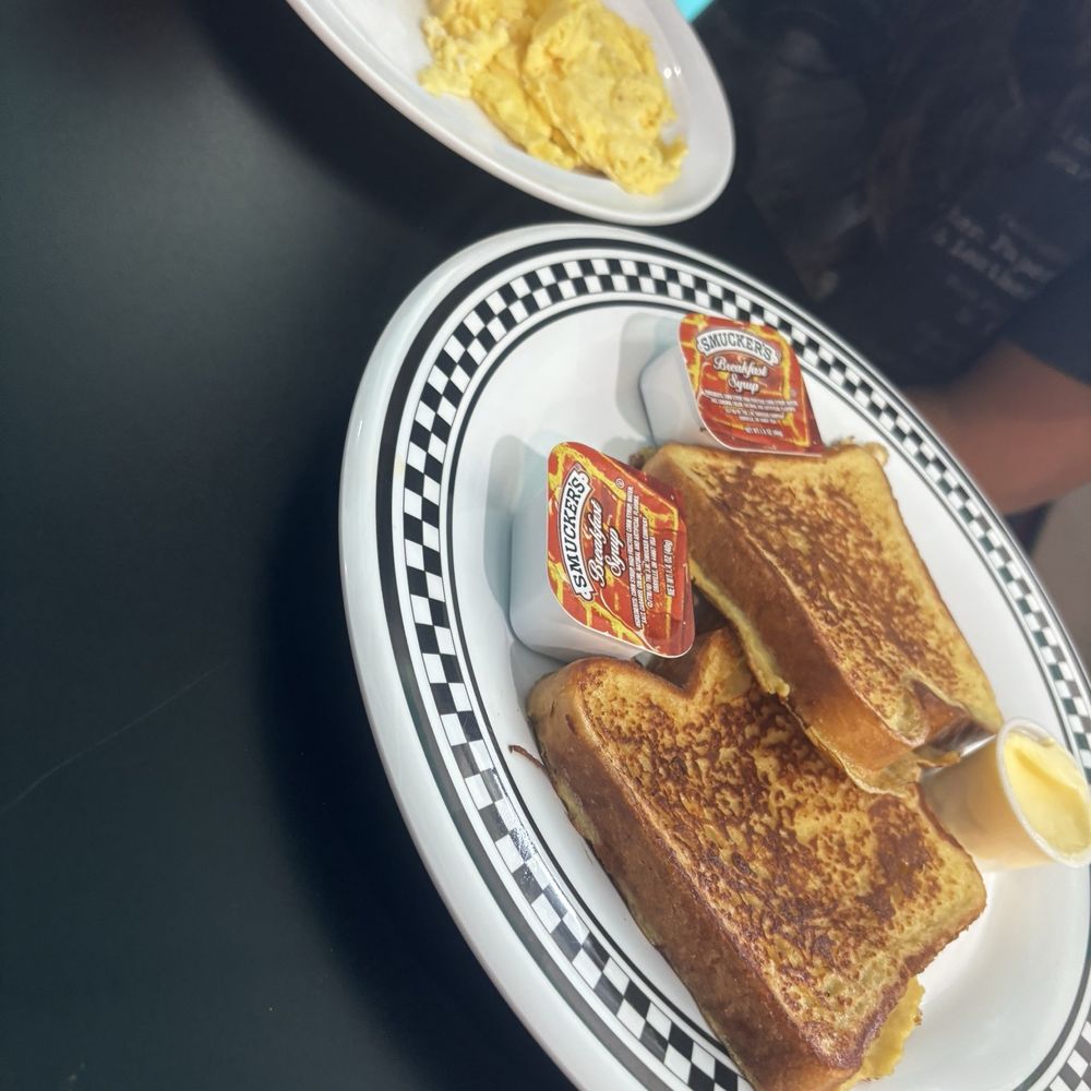 Famous 50's Diner - Diners Near Me - Bridgeport, Connecticut