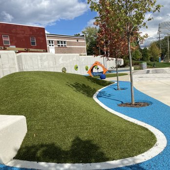 Old City Park - Grassy knoll - Parks Near Me - Greenwood, Indiana
