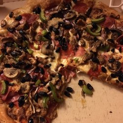 Pizza Hut - Are you mad at me pizza maker? Why is there a blob of cheese in the middle? Now I know why I don't order from Pizza Hut. Worst pizza ever