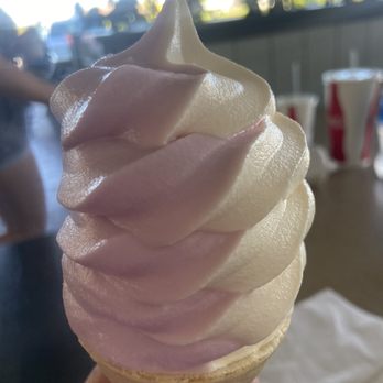 K's Drive-In - Ube/ vanilla swirl ice cream - American Near Me - Hilo, Hawaii