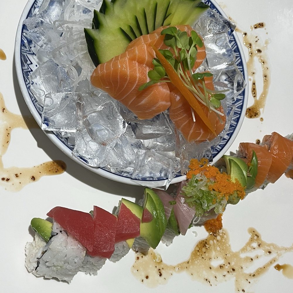 Sake Sashimi - Salmon (10 Pieces) Sake Sashimi - Salmon (10 Pieces)