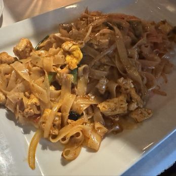 Tani Thai Restaurant - Drunken noodles - Thai Near Me - Buford, Georgia