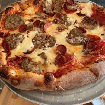 Central Pizza & Bar - Carne - Bars Near Me - Lafayette, Louisiana Central Pizza & Bar - Carne - Bars Near Me - Lafayette, Louisiana
