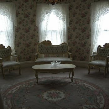 The Haley Mansion - Bridal Suite - Party & Event Planning Near Me - Joliet, Illinois